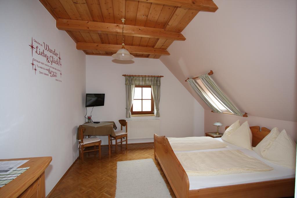 Weingut Schwarzl Bed & Breakfast Ratsch an der Weinstrasse Room photo