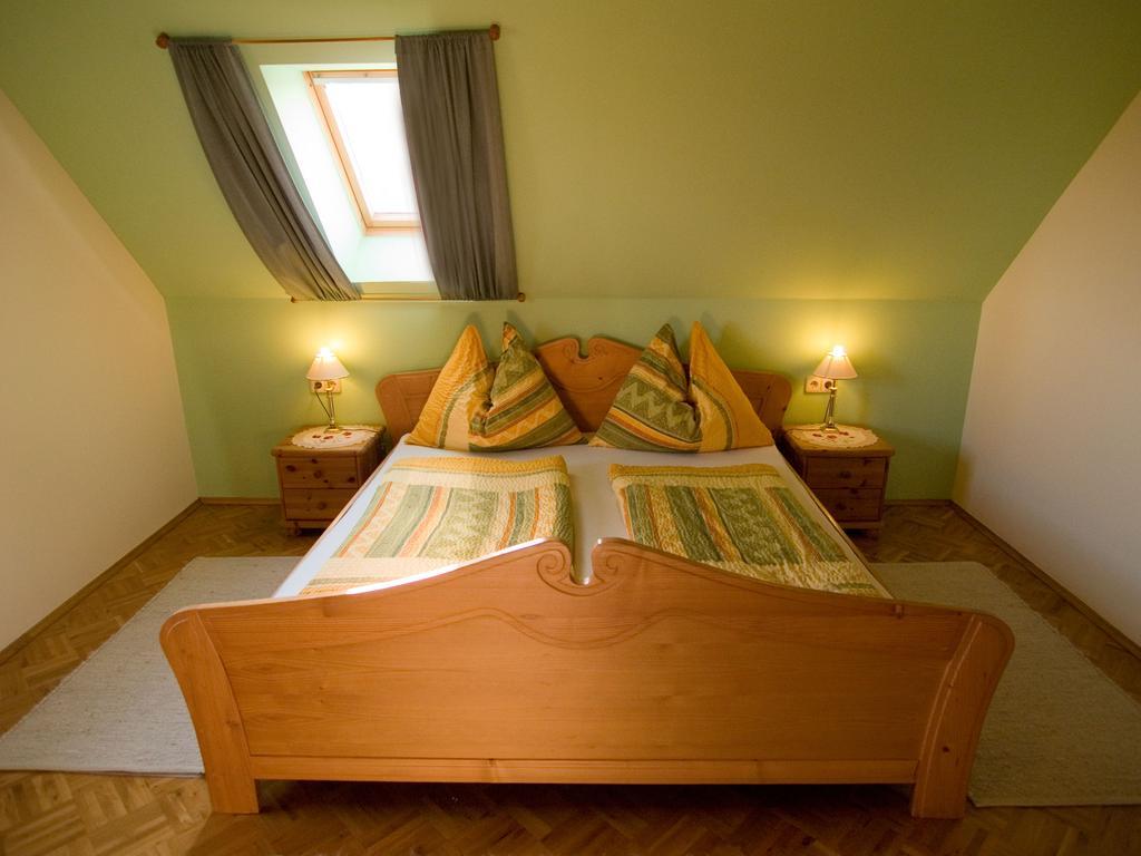 Weingut Schwarzl Bed & Breakfast Ratsch an der Weinstrasse Room photo